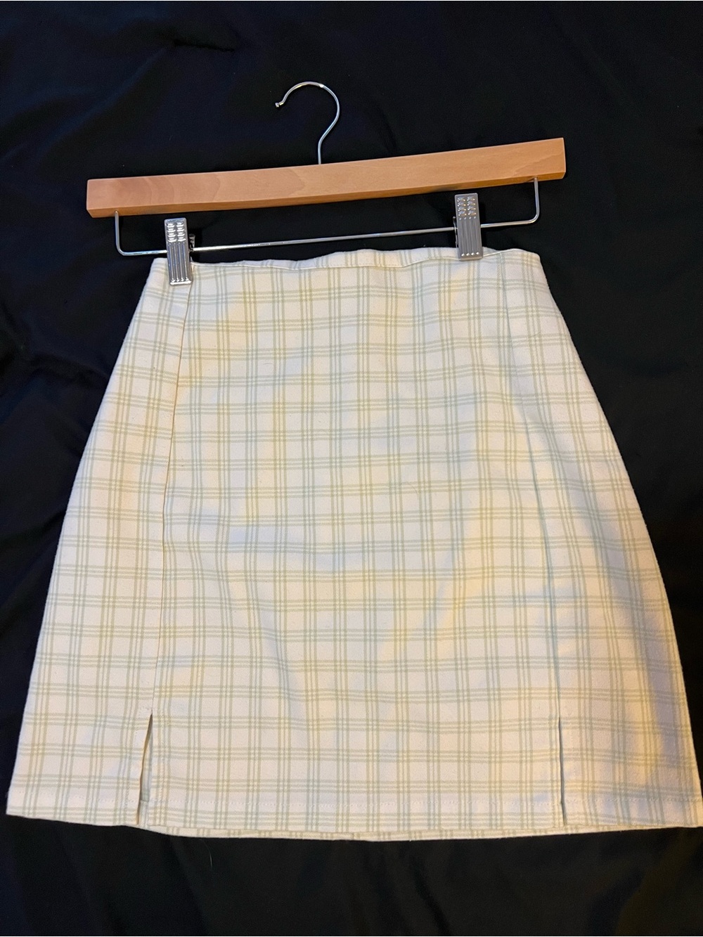 Brandy Melville Plaid Mini Skirt in Cream and Light Green